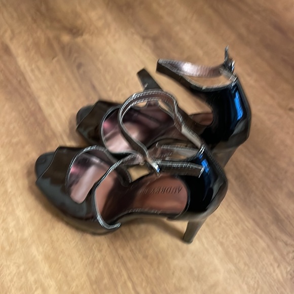 Audrey and Brooke Black Heels - Picture 2 of 4